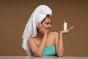बरसात में बालों और स्किन की देखभाल