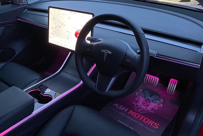Tesla Model 3 int