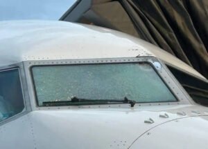 Boeing 737 Windshield Crack