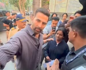Akshay Kumar Wins Hearts at BMC Polling Booth